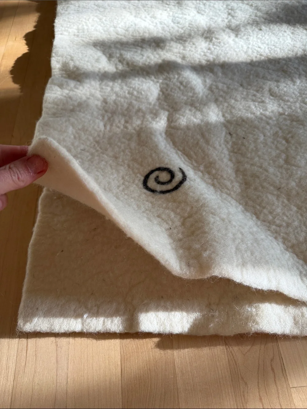 Full size organic felt bed or play mat
